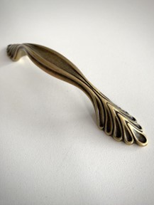 Dorezë (Doreza) për mobilie, ngjyrë e zezë-ari , L:128mm ” Antica Firenze”