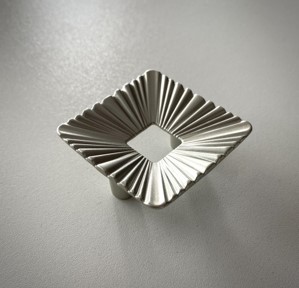 Dorezë (Doreza) për mobilie, ngjyrë argjendi , L:32mm ” arg.not”