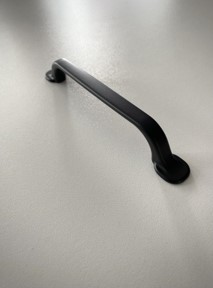 Dorezë (Doreza) për mobilie, ngjyrë e zezë matt , L:128 mm ” Laccato”