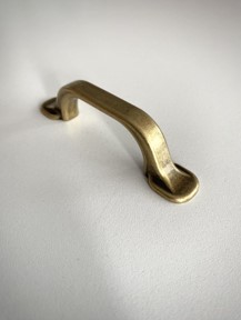 Dorezë (Doreza) për mobilie, ngjyrë ari , L:64mm ” Antica firenze”