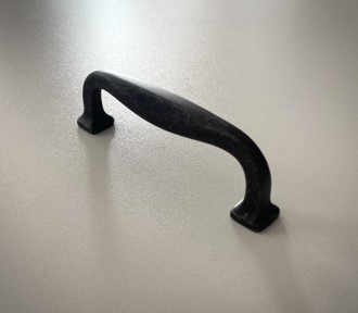 Dorezë (Doreza) për mobilie, ngjyrë e zezë , L:96mm ” Vintage”.